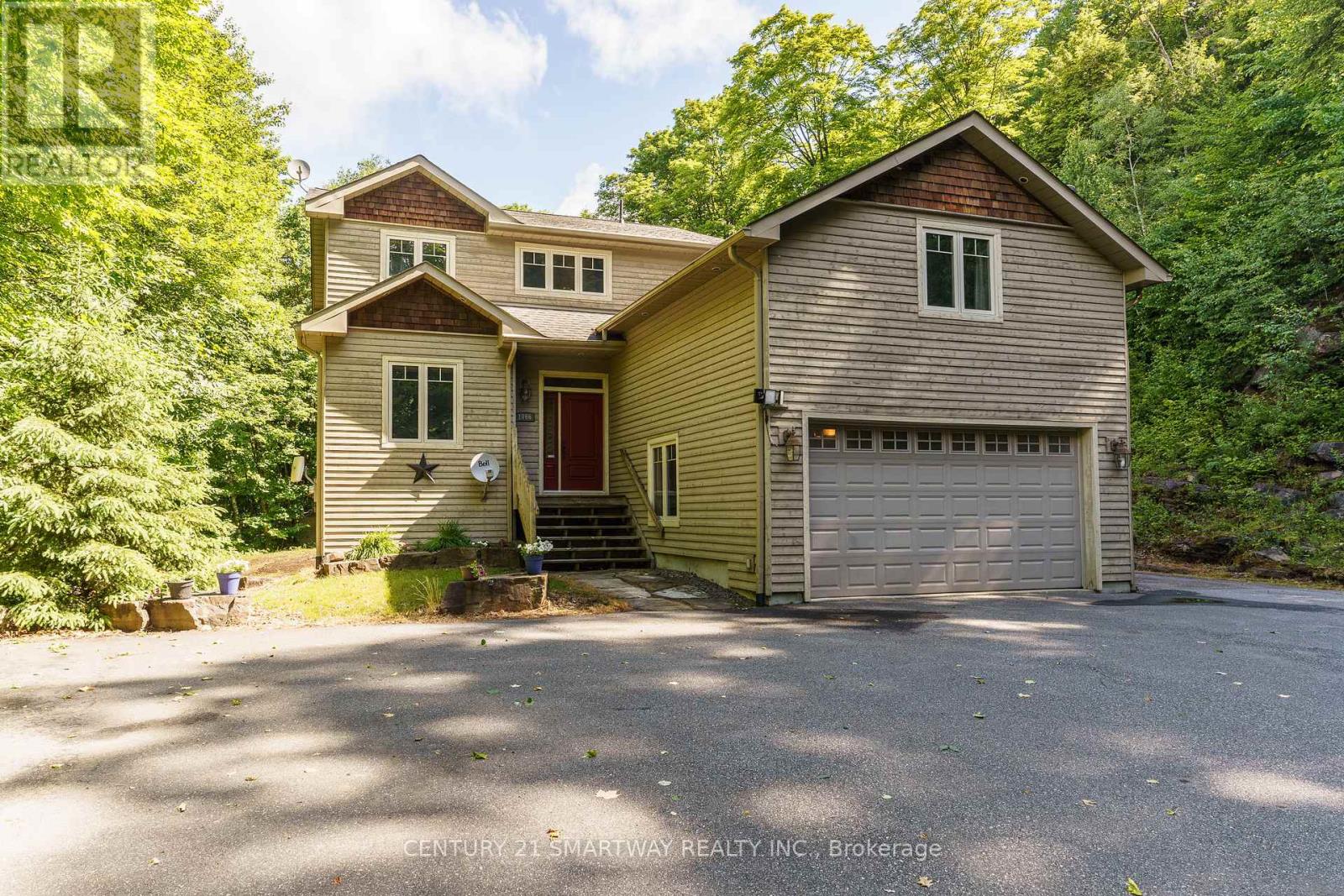 1066 Tally-Ho Winter Park Road, Lake Of Bays (Sinclair), Ontario  P1H 2J6 - Photo 2 - X12442529