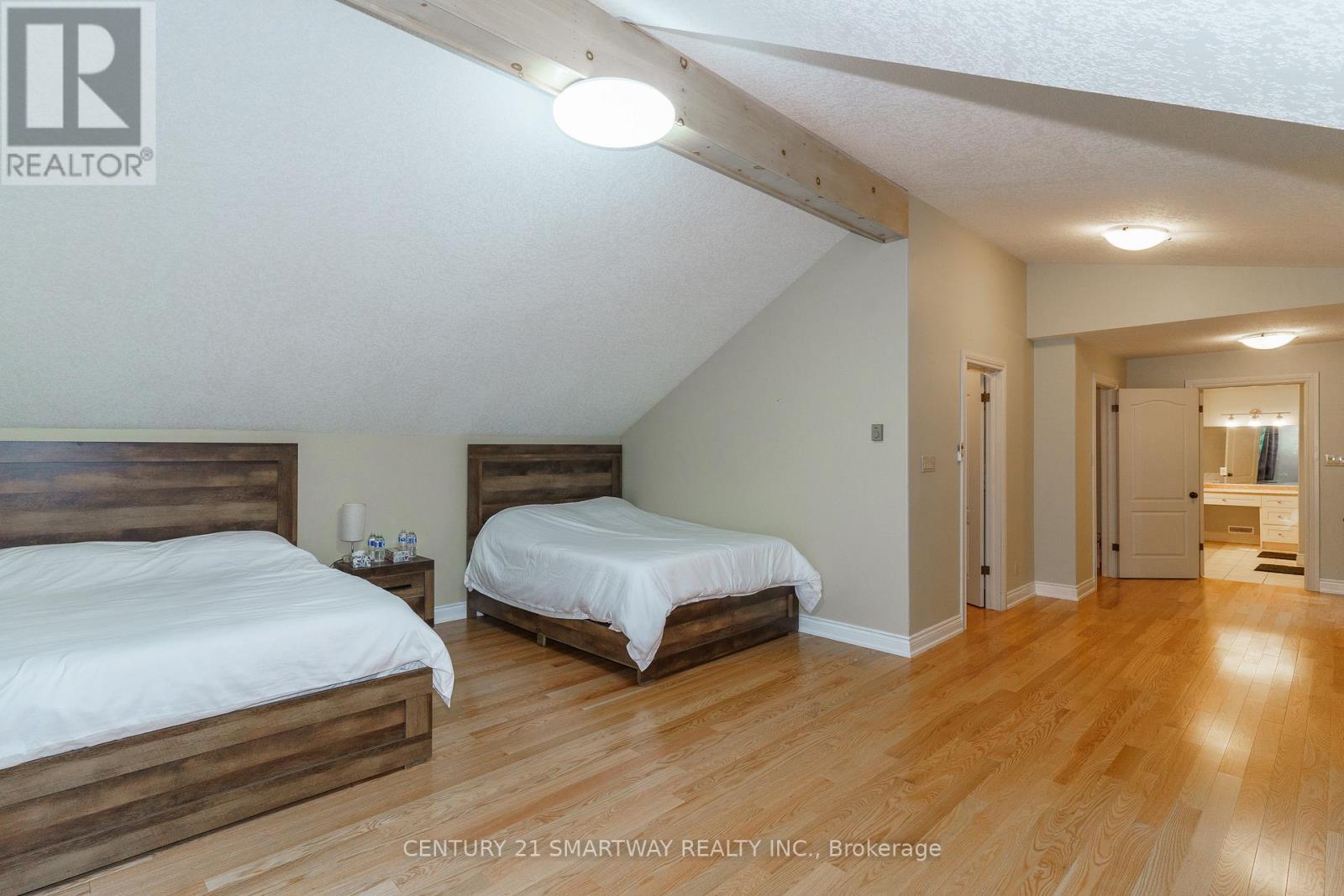 1066 Tally-Ho Winter Park Road, Lake Of Bays (Sinclair), Ontario  P1H 2J6 - Photo 20 - X12442529