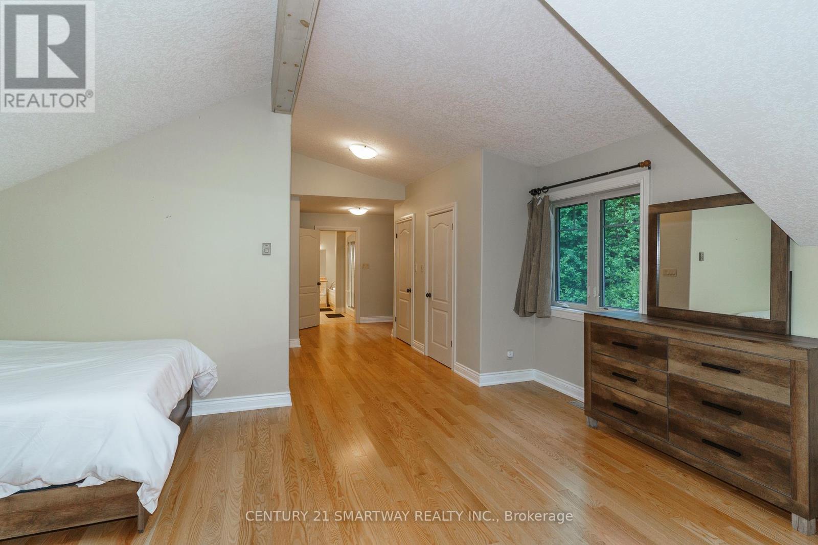 1066 Tally-Ho Winter Park Road, Lake Of Bays (Sinclair), Ontario  P1H 2J6 - Photo 21 - X12442529