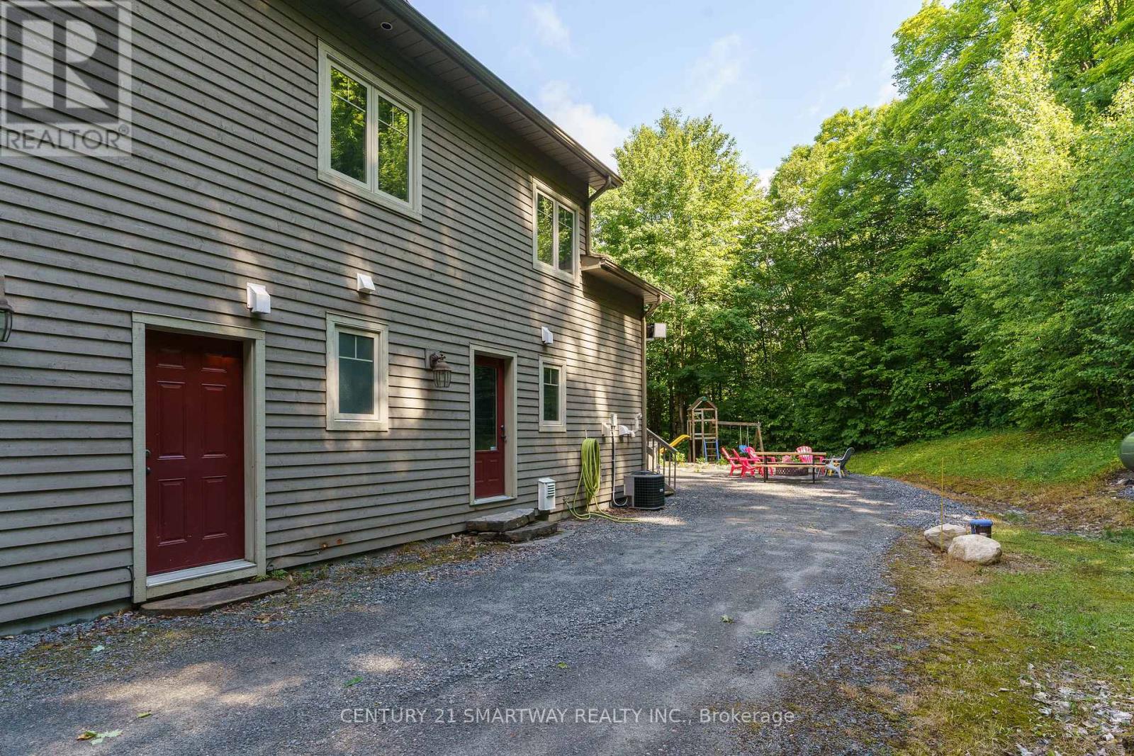1066 Tally-Ho Winter Park Road, Lake Of Bays (Sinclair), Ontario  P1H 2J6 - Photo 35 - X12442529