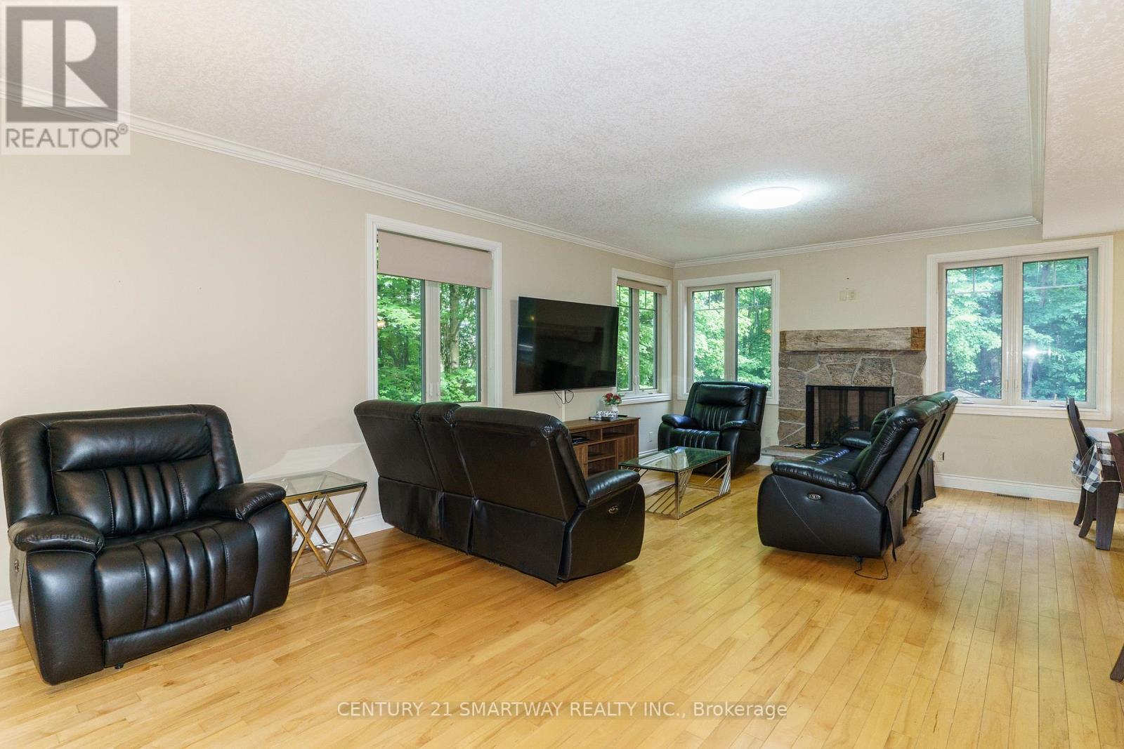 1066 Tally-Ho Winter Park Road, Lake Of Bays (Sinclair), Ontario  P1H 2J6 - Photo 4 - X12442529