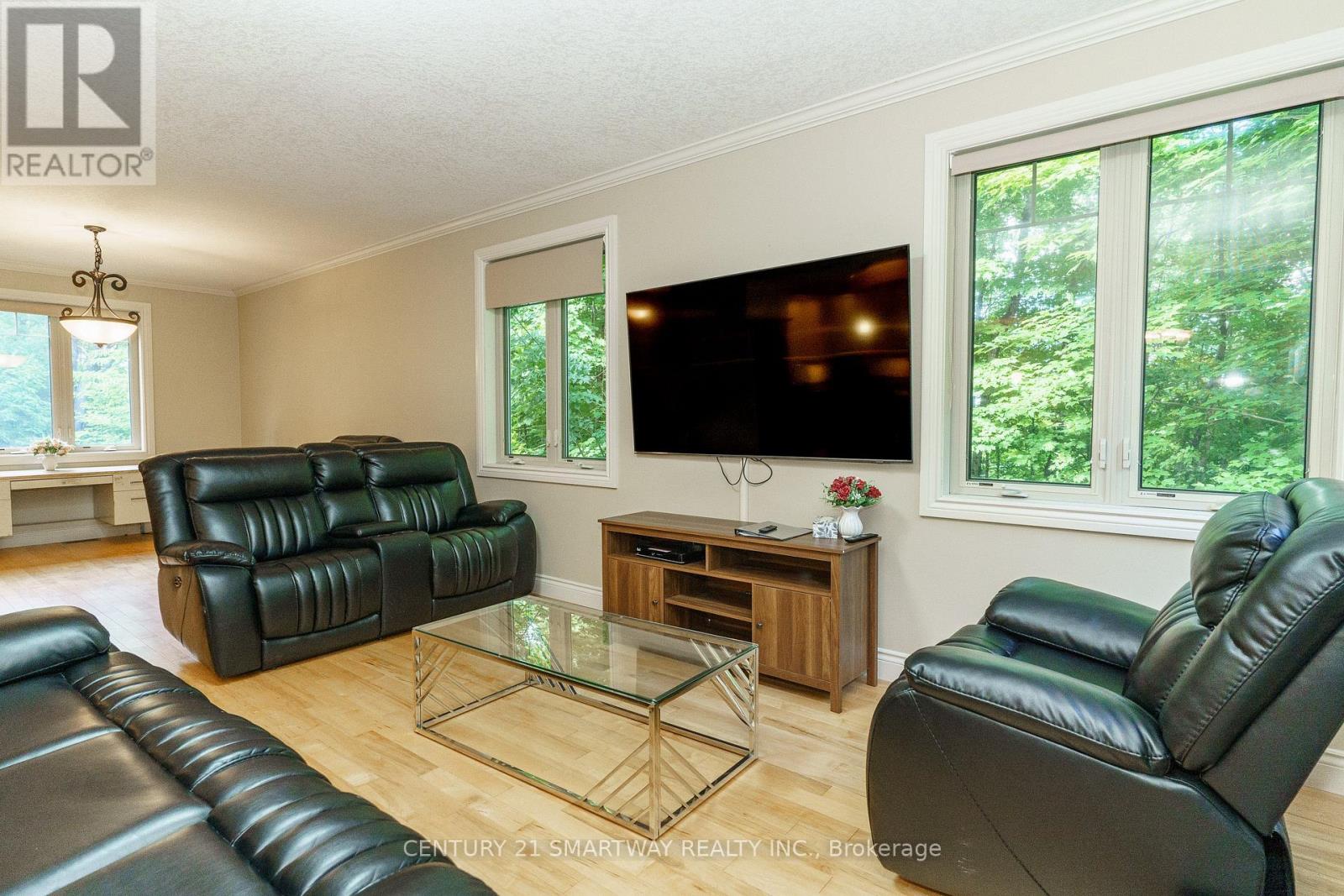 1066 Tally-Ho Winter Park Road, Lake Of Bays (Sinclair), Ontario  P1H 2J6 - Photo 8 - X12442529