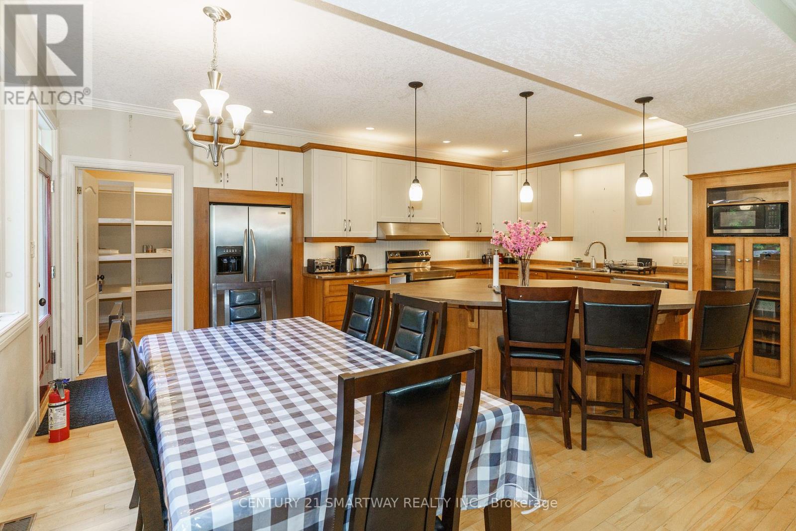 1066 Tally-Ho Winter Park Road, Lake Of Bays (Sinclair), Ontario  P1H 2J6 - Photo 9 - X12442529