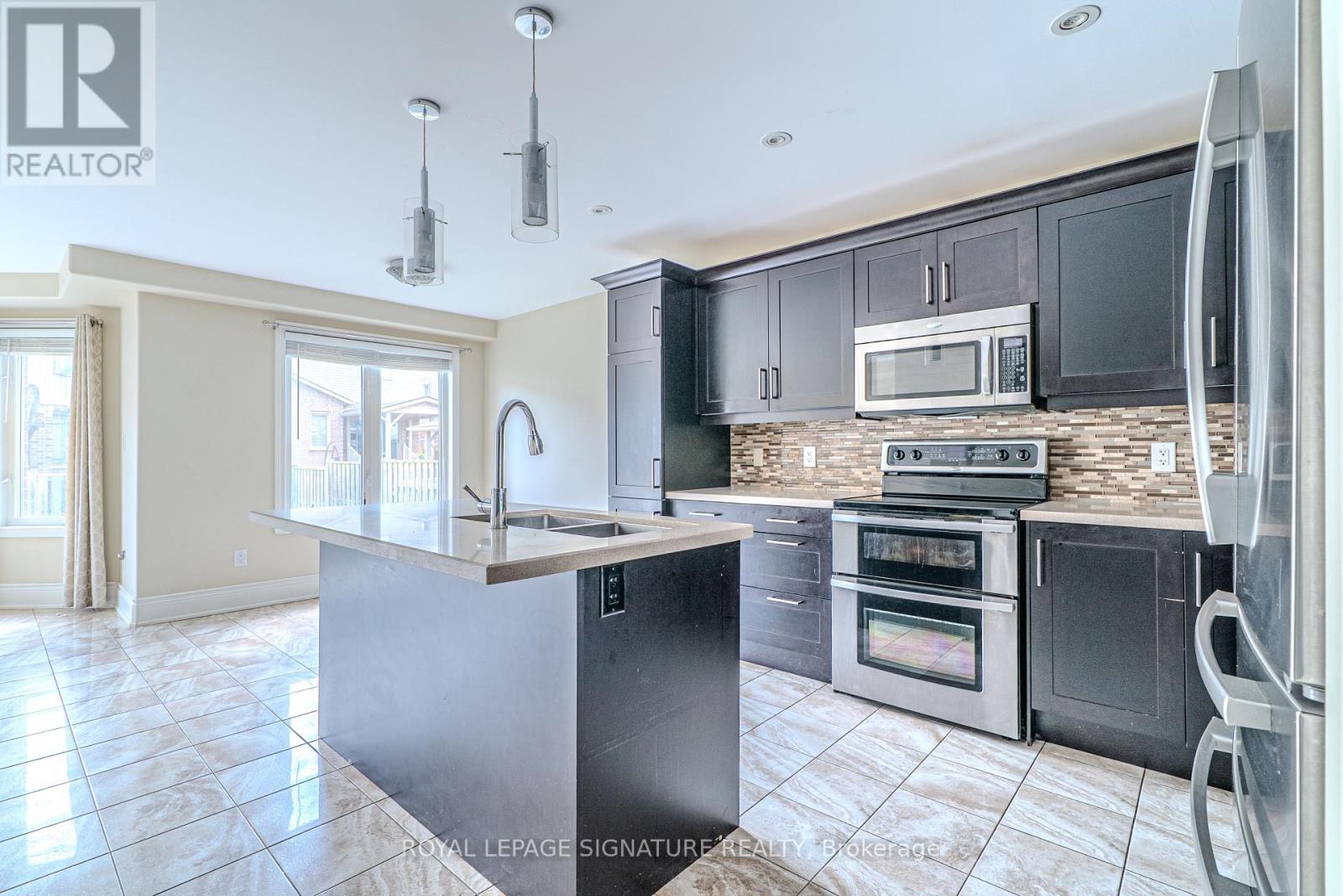 6502 Desanka Avenue, Niagara Falls (Forestview), Ontario  L2H 0B4 - Photo 8 - X12442532