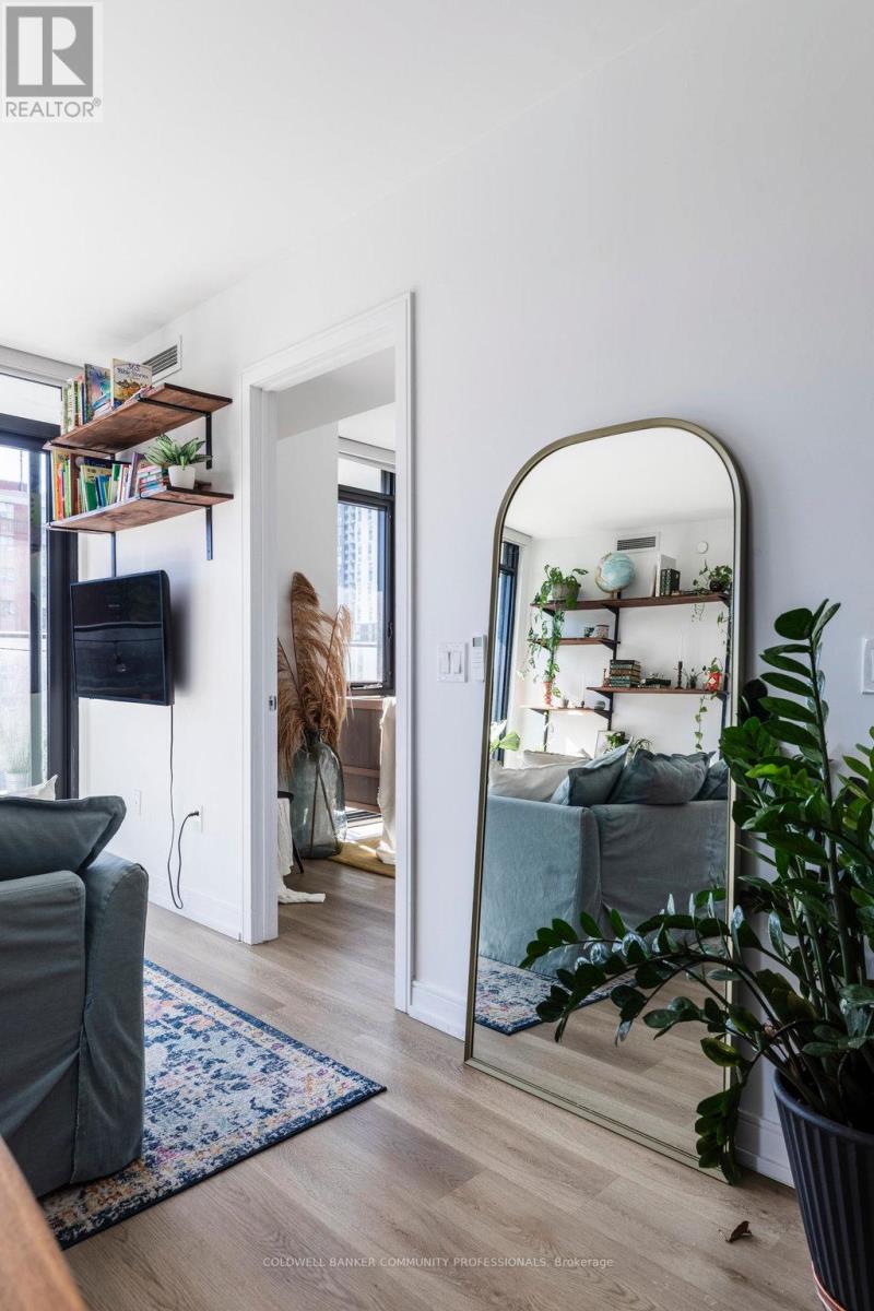 727 - 1 Jarvis Street, Hamilton, Ontario L8R 0A8 - Photo 12 - X12442533