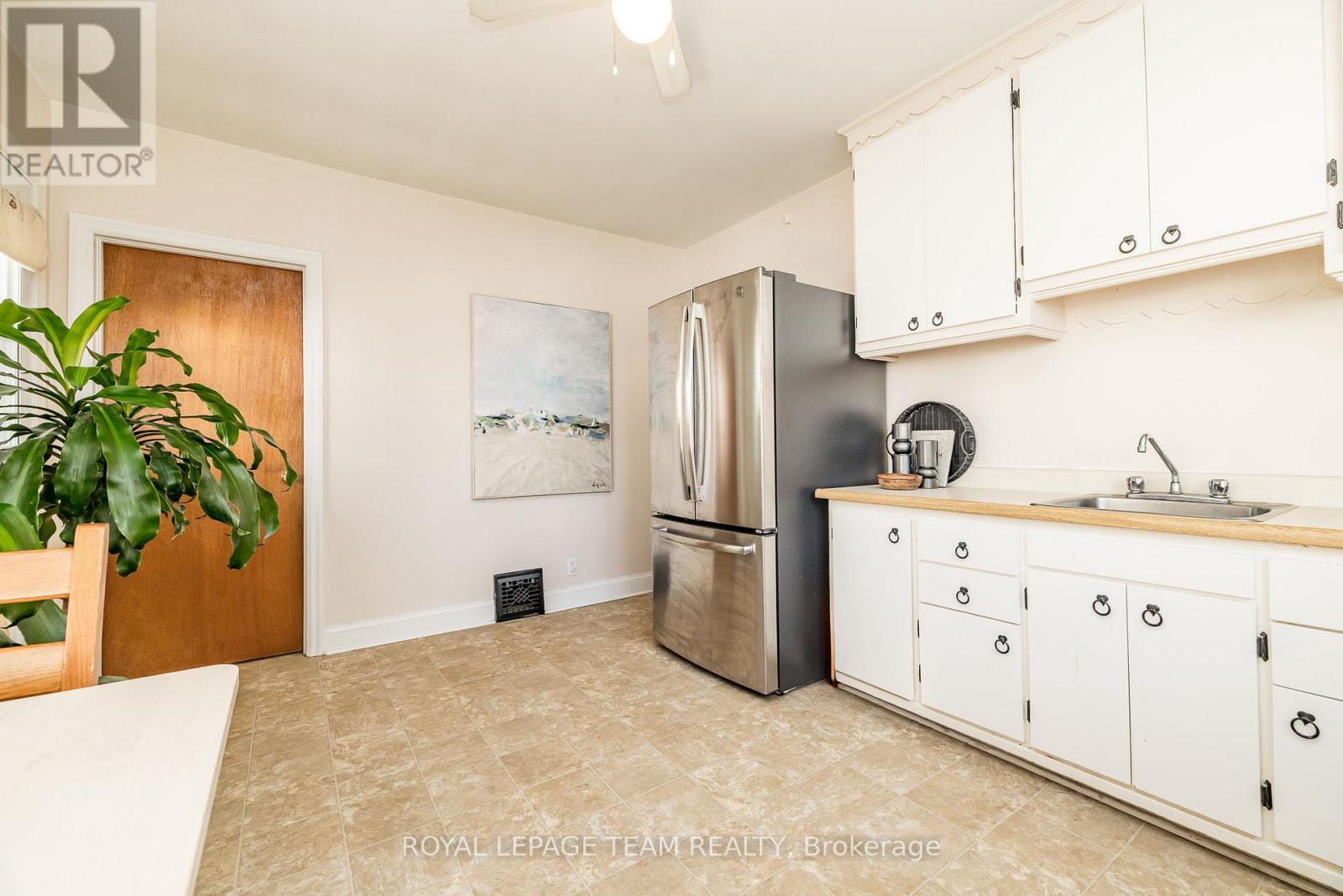 192 Durocher Street, Ottawa, Ontario  K1L 7S3 - Photo 12 - X12442655