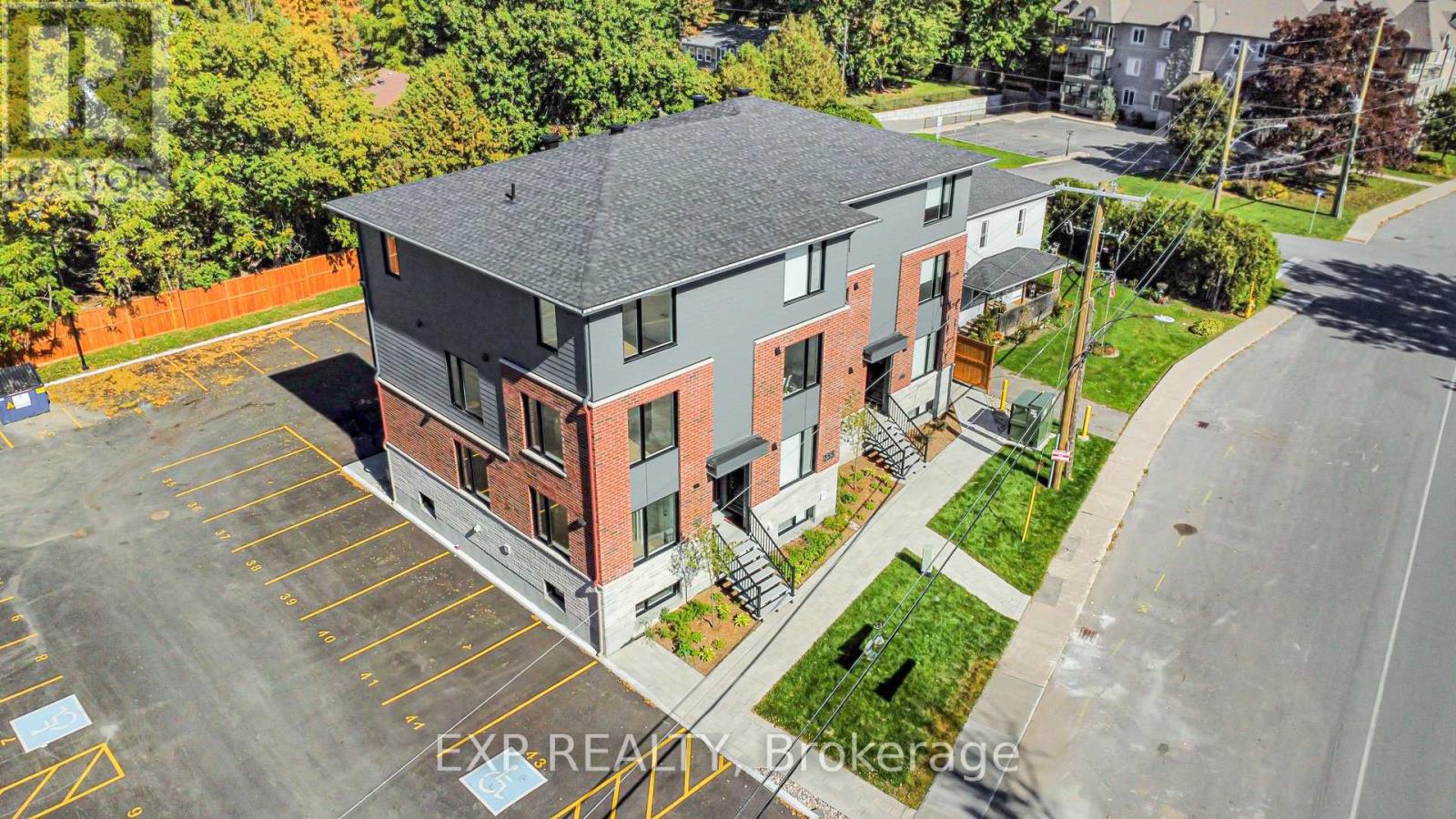 200 - 255 Castor Street, Russell, Ontario  K4R 0M2 - Photo 1 - X12442705
