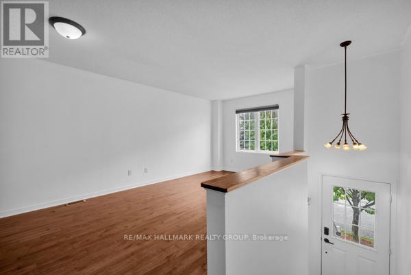 320 Gotham Private, Ottawa, Ontario  K2C 4G7 - Photo 5 - X12442739