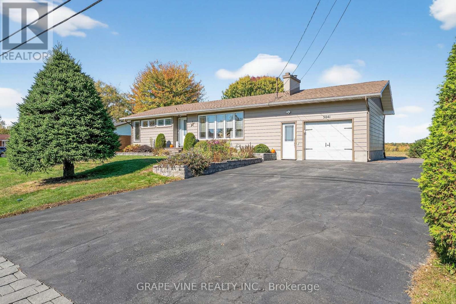 5041 Thunder Road, Ottawa, Ontario  K0A 1K0 - Photo 1 - X12442778