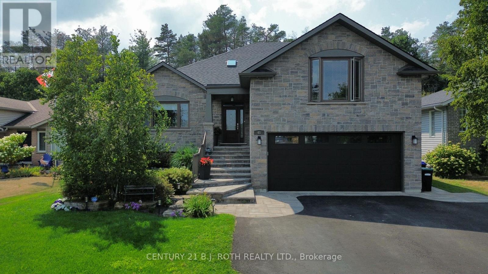 41 Osborn Street, Essa (Angus), Ontario  L0M 1B0 - Photo 1 - N12442549