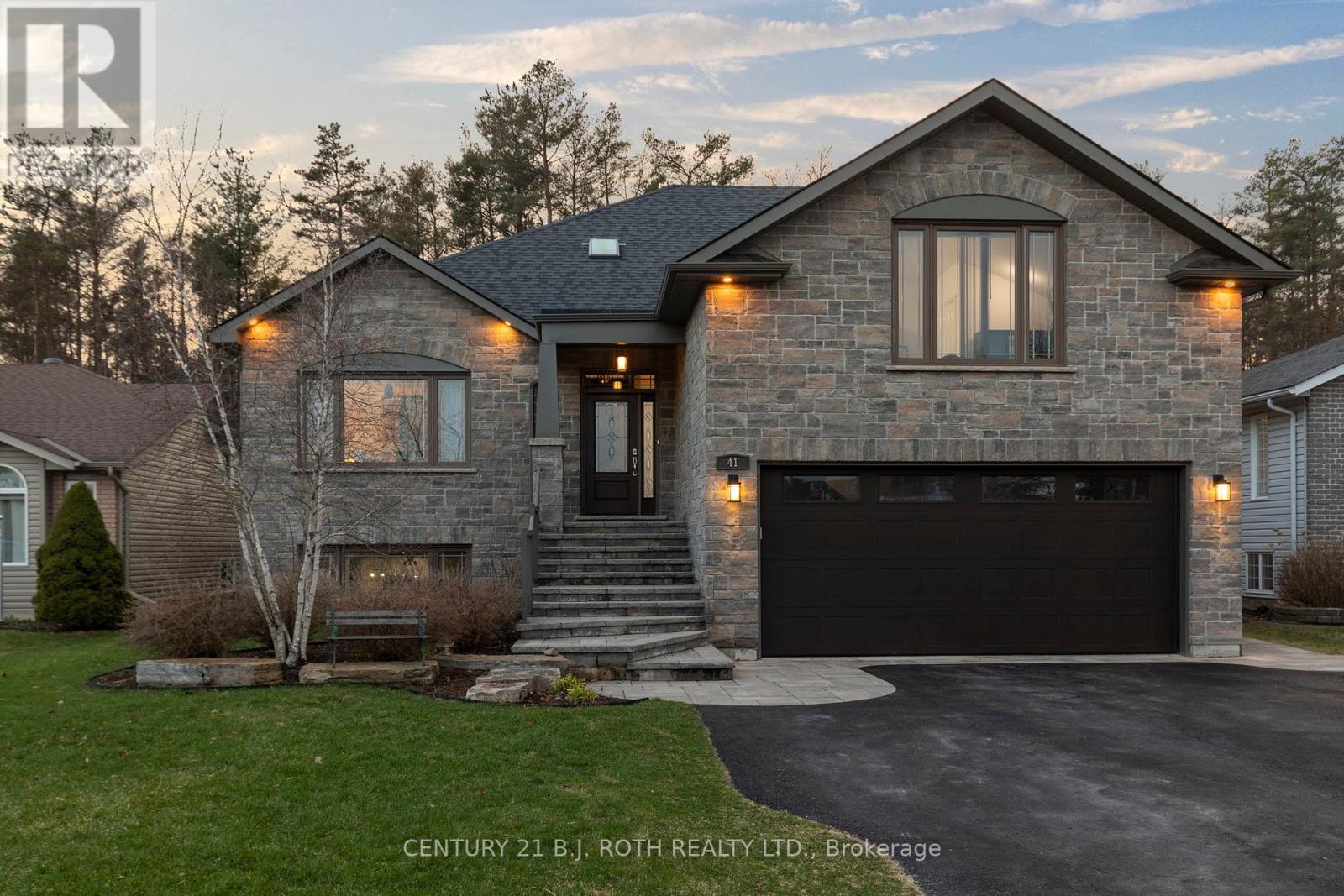 41 Osborn Street, Essa (Angus), Ontario  L0M 1B0 - Photo 2 - N12442549