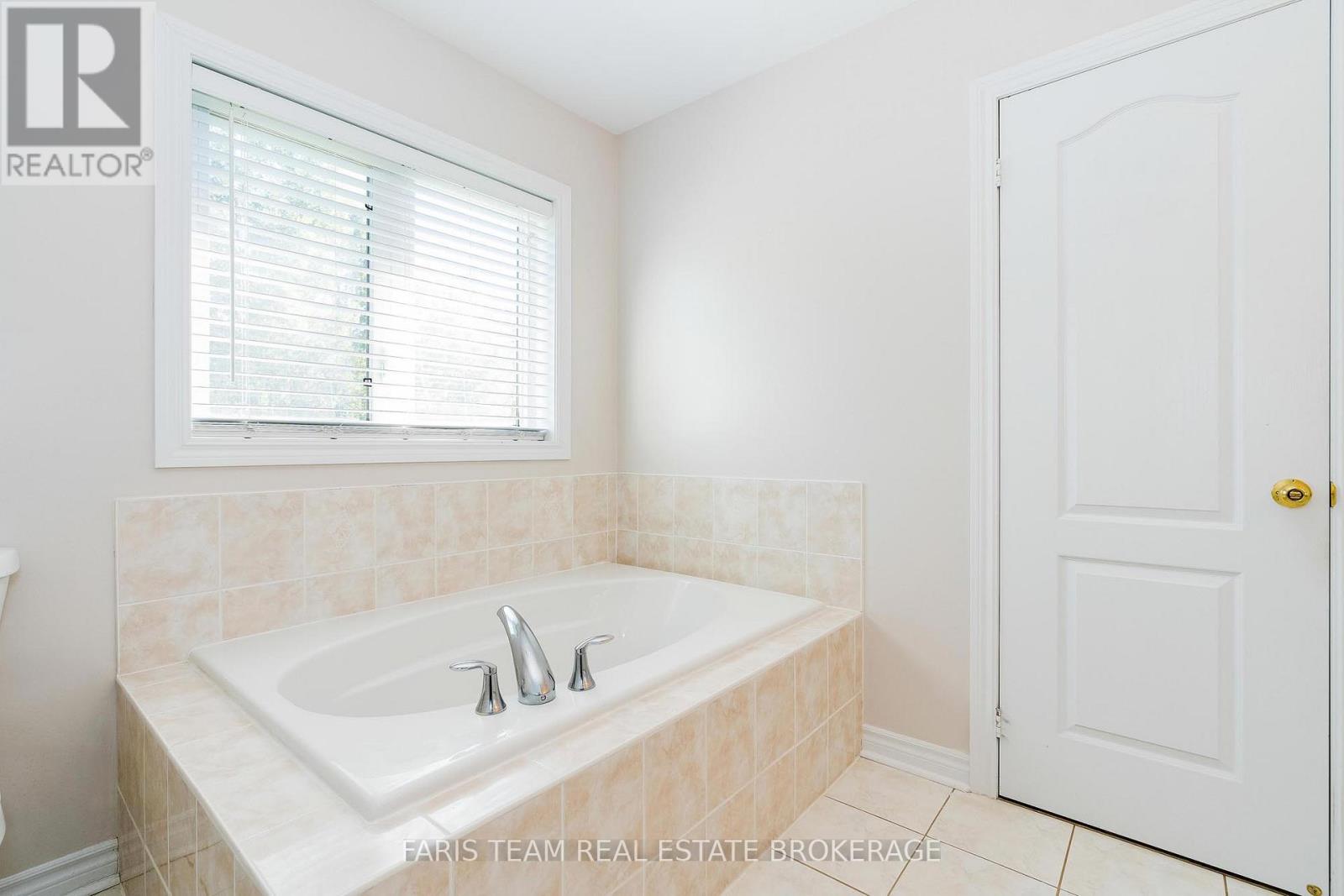 103 Collier Crescent, Essa (Angus), Ontario  L3W 0M8 - Photo 22 - N12442553