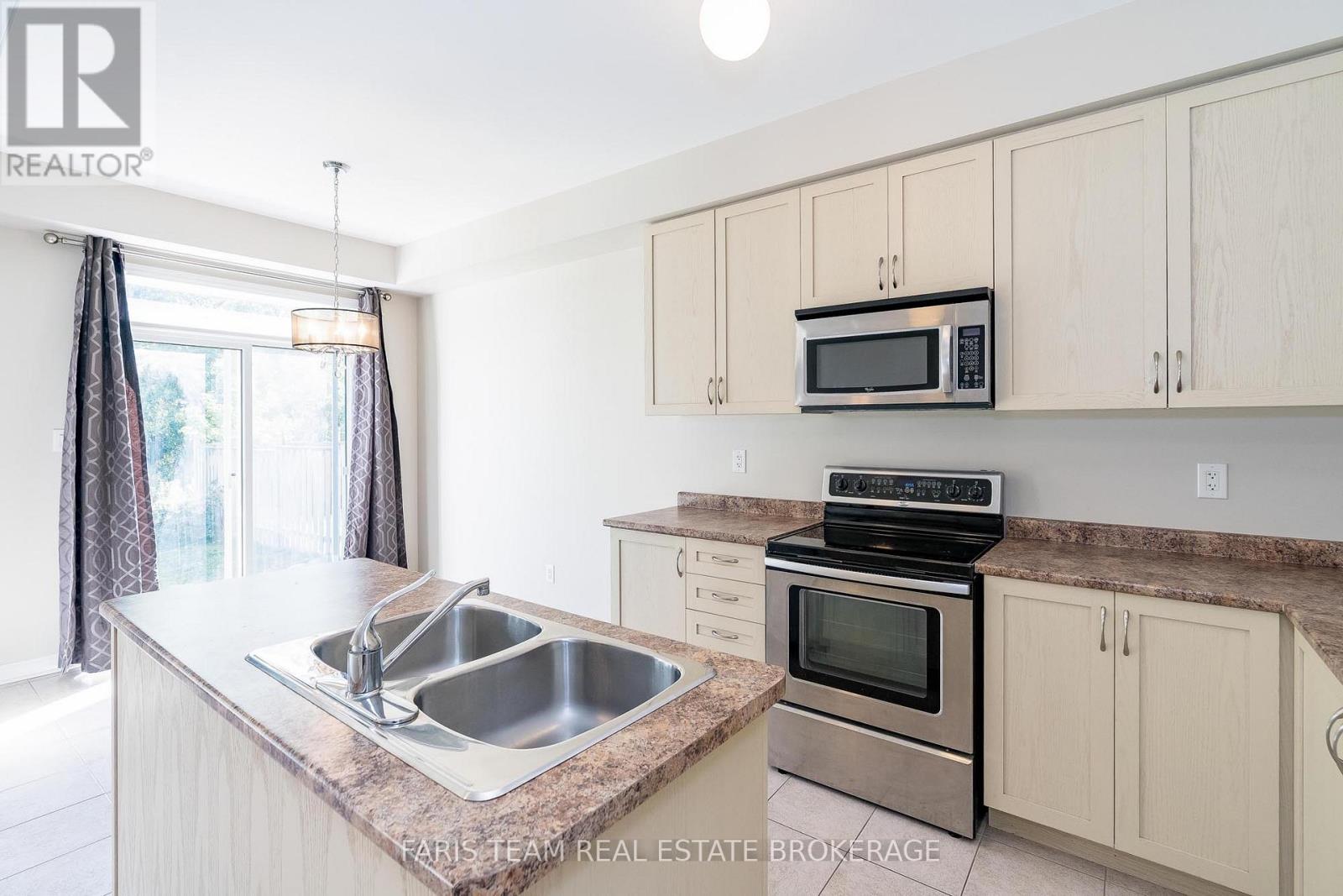 103 Collier Crescent, Essa (Angus), Ontario  L3W 0M8 - Photo 4 - N12442553