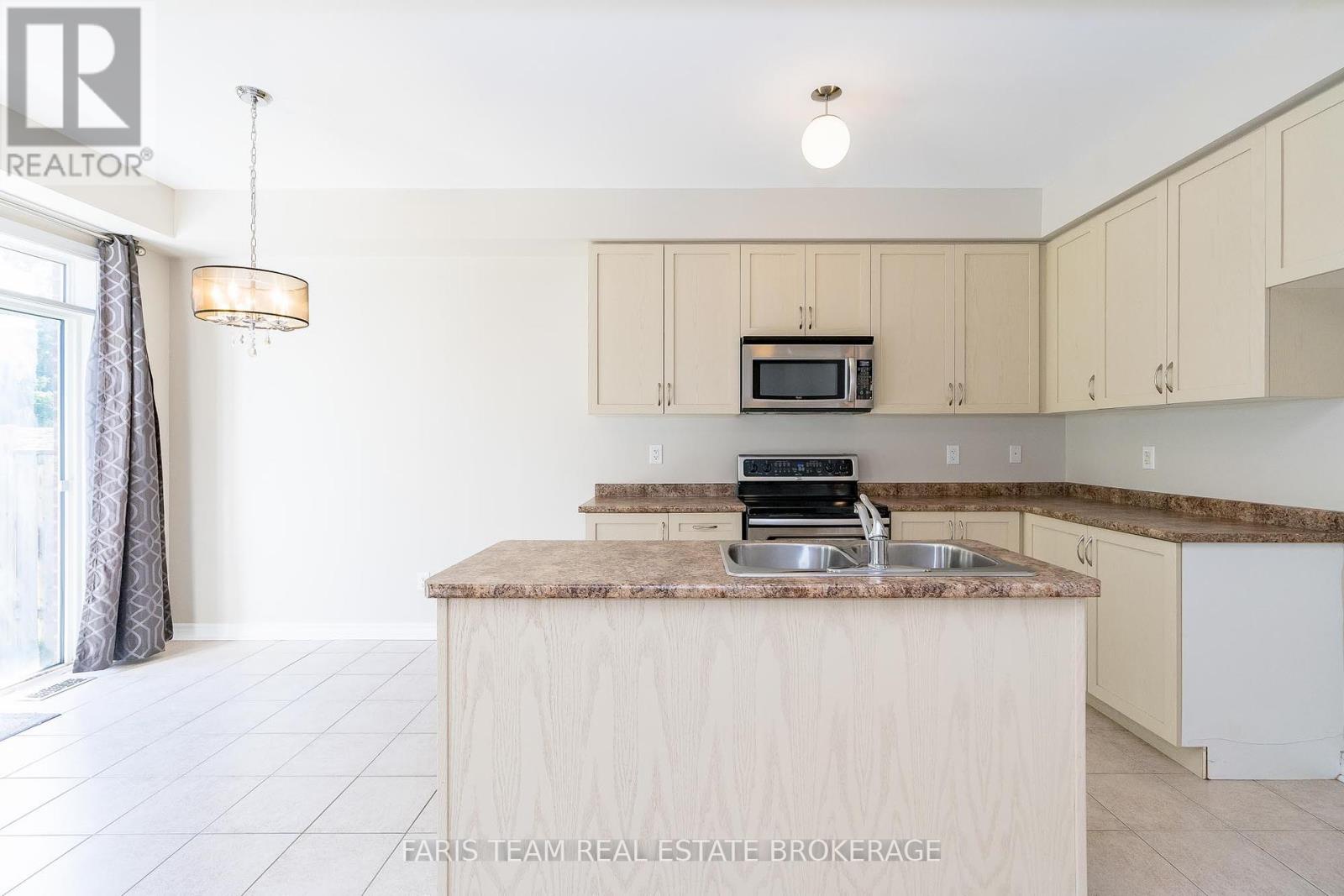103 Collier Crescent, Essa (Angus), Ontario  L3W 0M8 - Photo 5 - N12442553