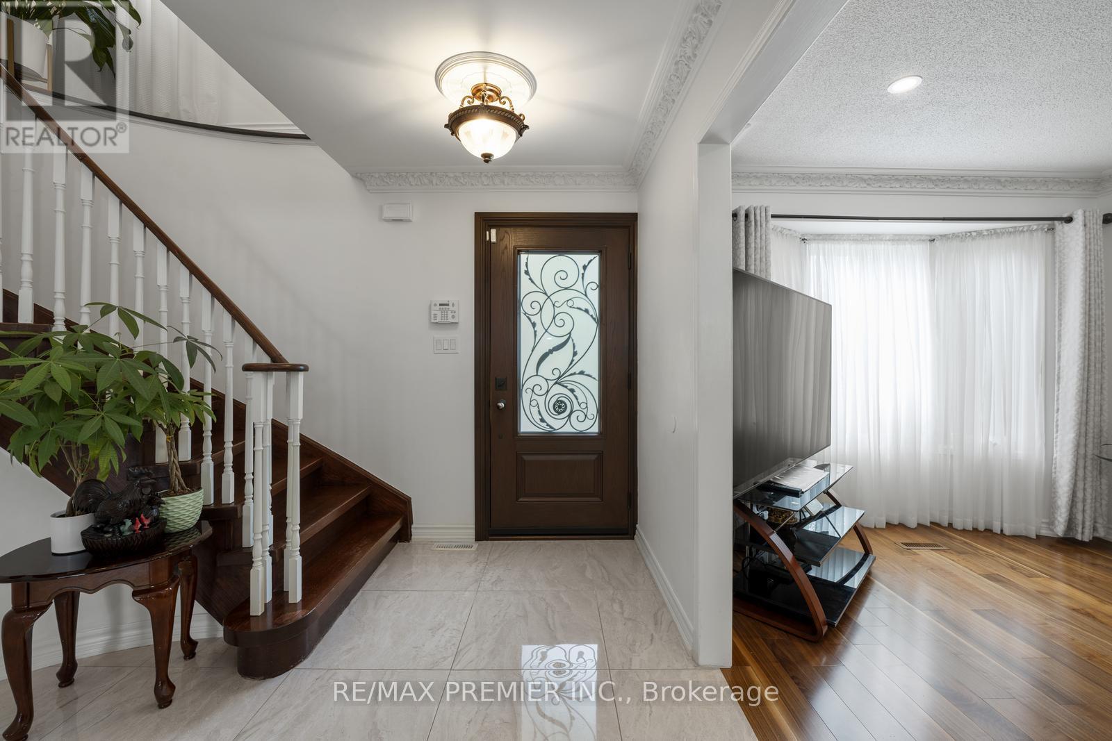 127 O'connor Crescent, Richmond Hill (North Richvale), Ontario  L4C 7R7 - Photo 4 - N12442566