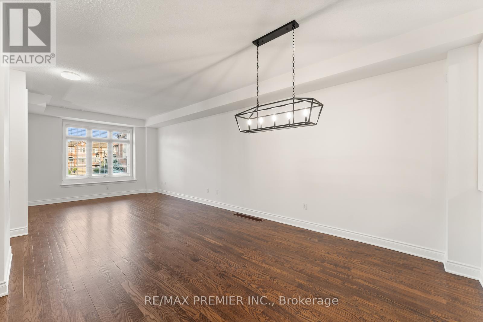 34 George Bogg Road, Vaughan (East Woodbridge), Ontario  L4L 0A3 - Photo 10 - N12442587