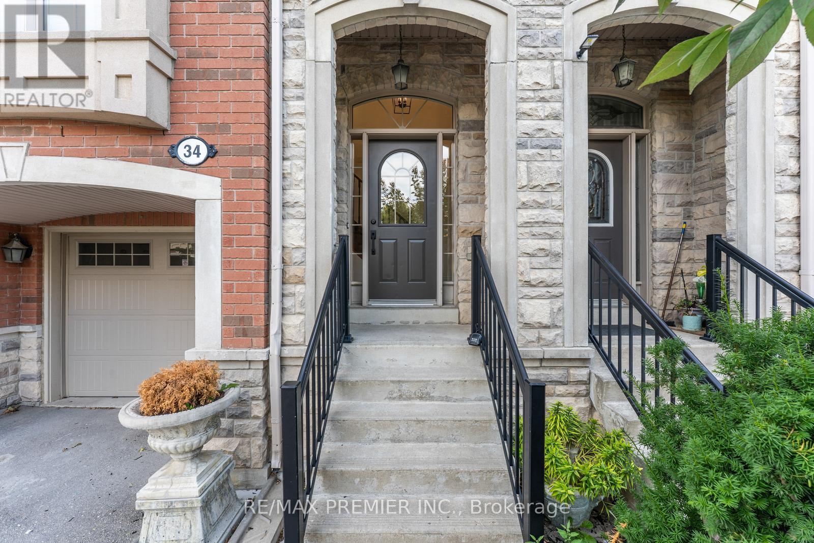 34 George Bogg Road, Vaughan (East Woodbridge), Ontario  L4L 0A3 - Photo 2 - N12442587