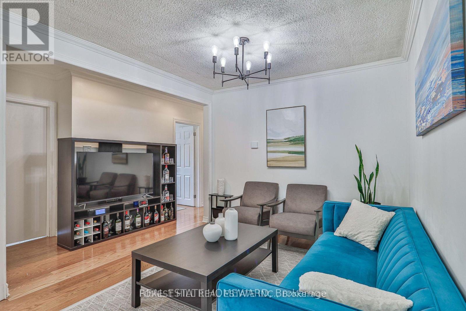 (Main) - 220 Neal Drive, Richmond Hill, Ontario  L4C 3L1 - Photo 12 - N12442607