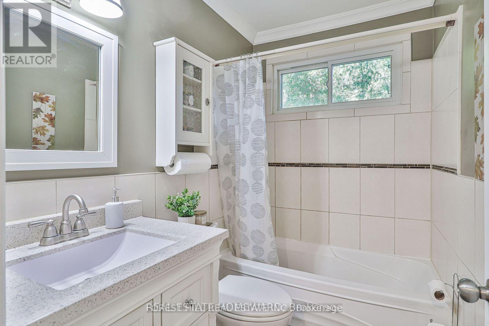 (Main) - 220 Neal Drive, Richmond Hill, Ontario  L4C 3L1 - Photo 19 - N12442607