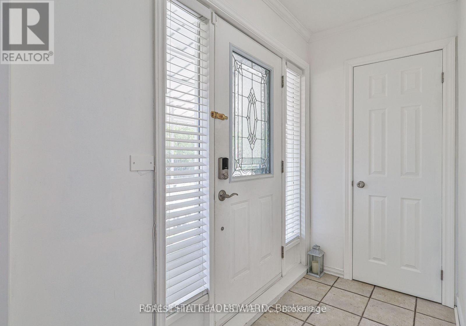 (Main) - 220 Neal Drive, Richmond Hill, Ontario  L4C 3L1 - Photo 3 - N12442607