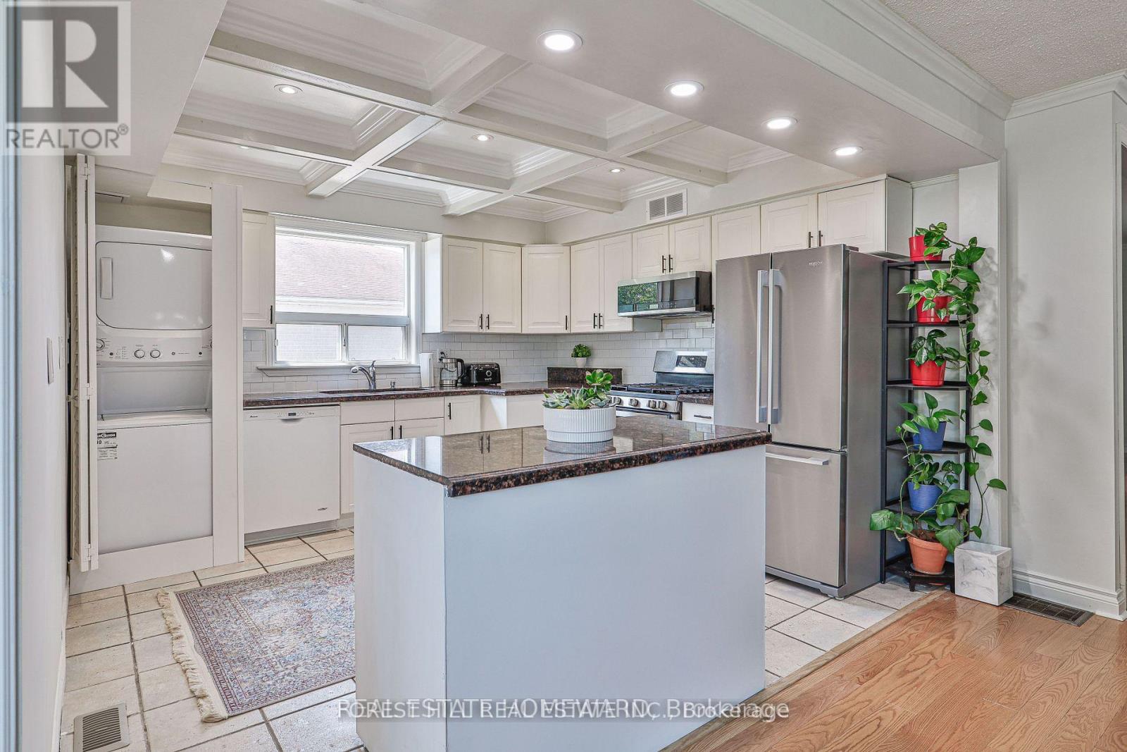 (Main) - 220 Neal Drive, Richmond Hill, Ontario  L4C 3L1 - Photo 4 - N12442607