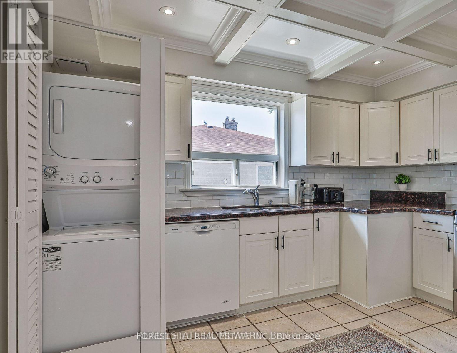 (Main) - 220 Neal Drive, Richmond Hill, Ontario  L4C 3L1 - Photo 6 - N12442607