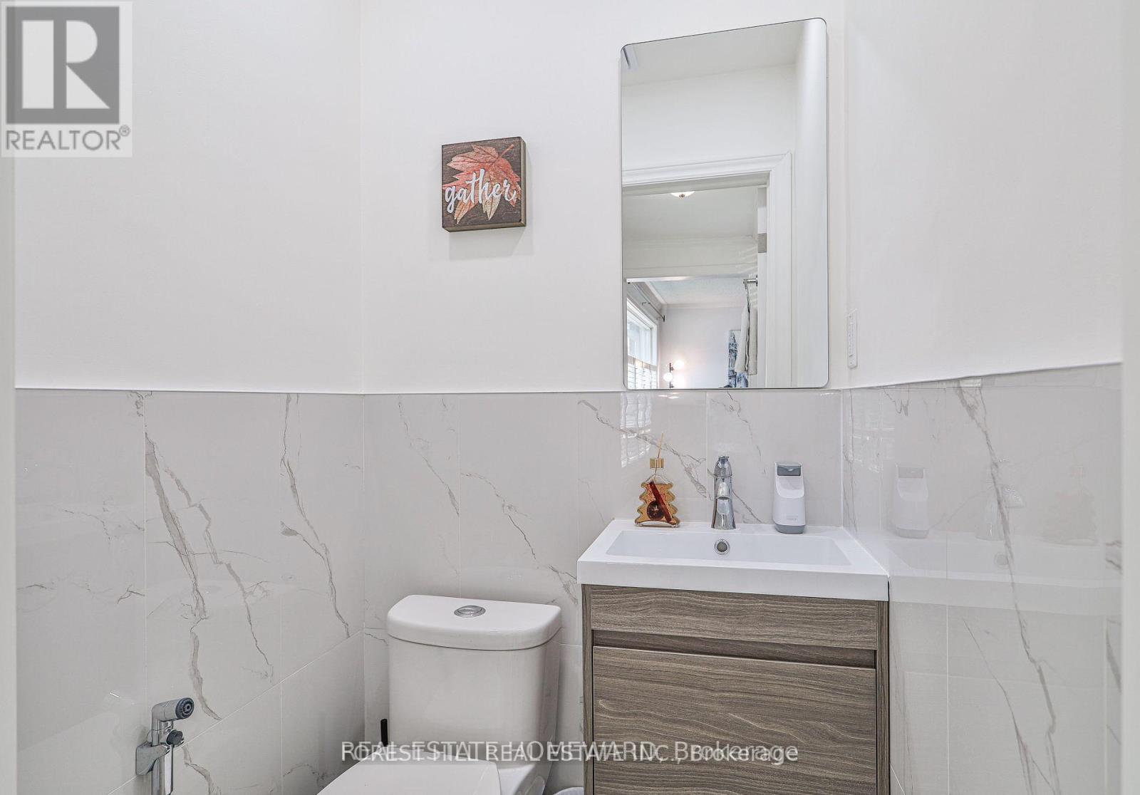 (Main) - 220 Neal Drive, Richmond Hill, Ontario  L4C 3L1 - Photo 7 - N12442607