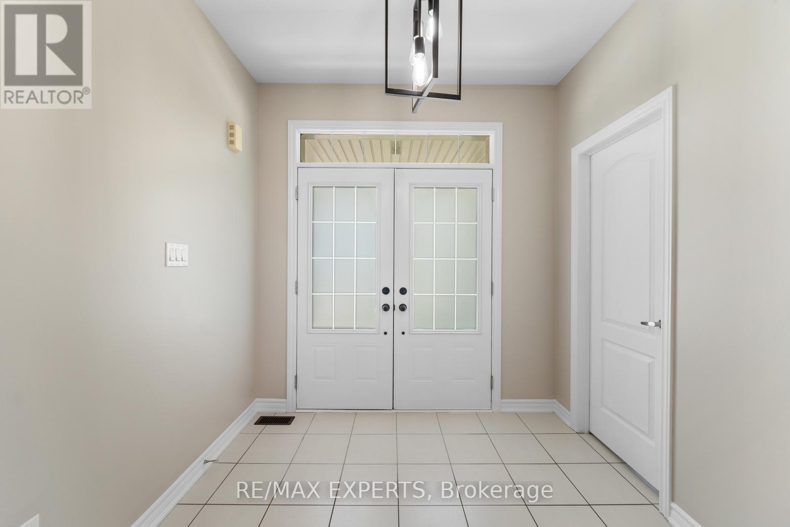 2144 Dale Road, Innisfil (Alcona), Ontario  L9S 0G9 - Photo 5 - N12442632