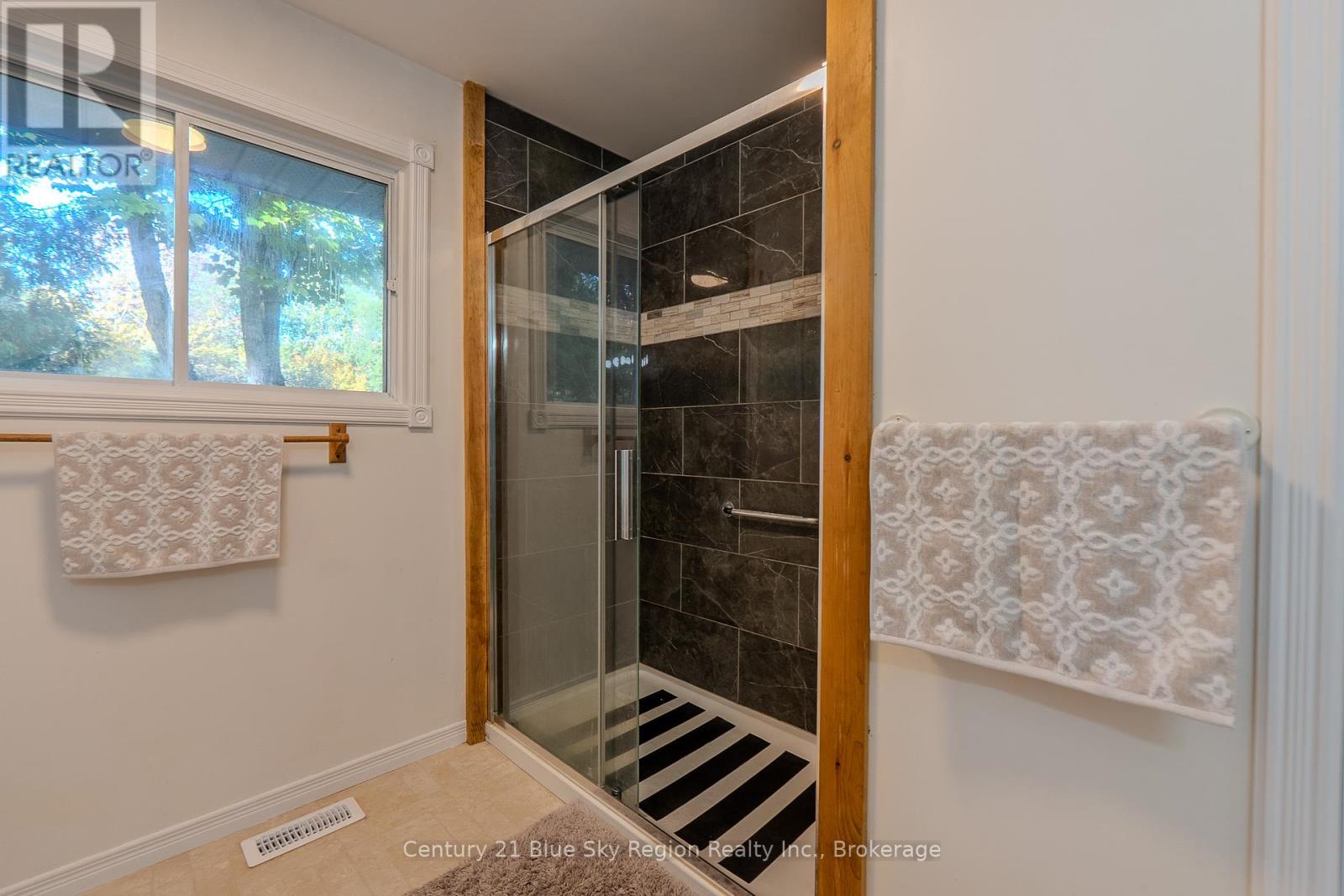 89 Sunrise Bay Drive, Callander, Ontario  P0H 1H0 - Photo 18 - X12442801