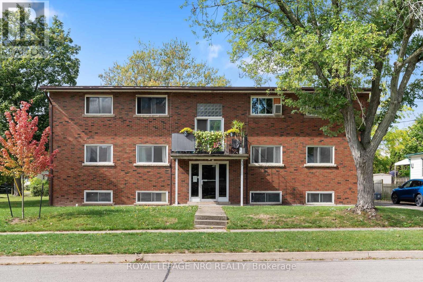 35 Aqueduct Street, Welland (Prince Charles), Ontario  L3C 1B7 - Photo 1 - X12430699