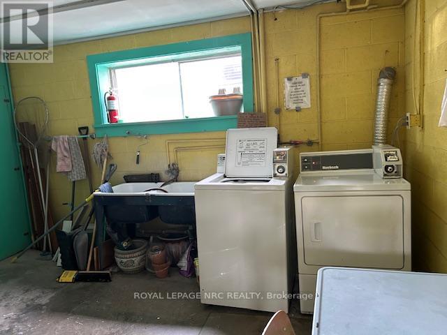 35 Aqueduct Street, Welland (Prince Charles), Ontario  L3C 1B7 - Photo 13 - X12430699