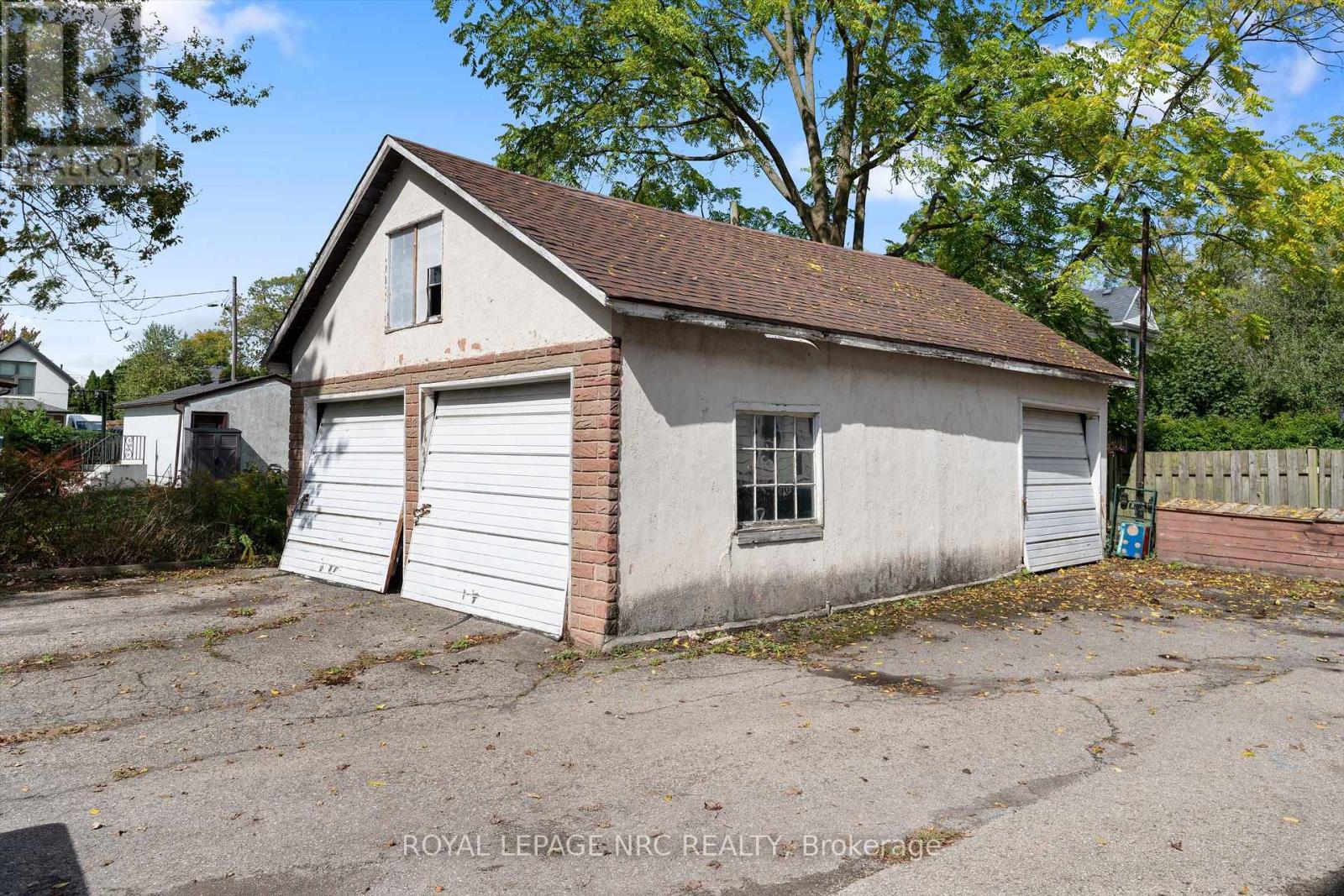35 Aqueduct Street, Welland (Prince Charles), Ontario  L3C 1B7 - Photo 4 - X12430699