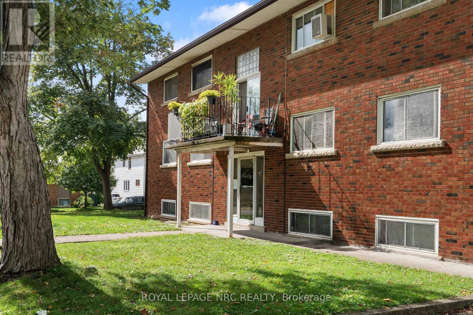 35 Aqueduct Street, Welland (Prince Charles), Ontario  L3C 1B7 - Photo 5 - X12430699