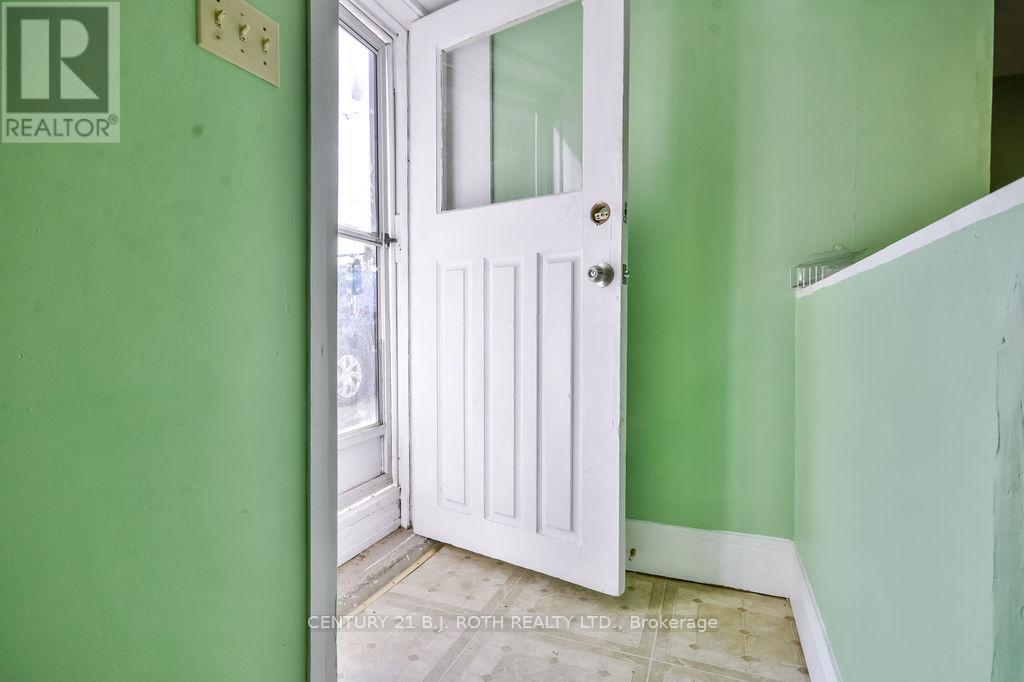 200 Edward Street, Orillia, Ontario  L3V 2X4 - Photo 7 - S12442577