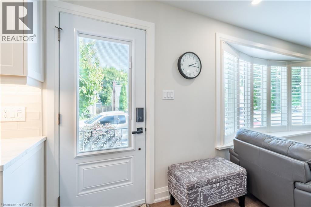 38 Salem Avenue, Hamilton, Ontario  L9A 3V9 - Photo 4 - 40776094
