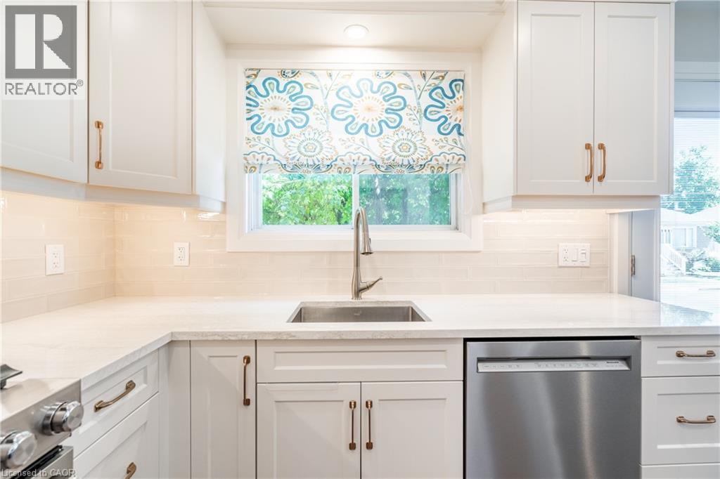 38 Salem Avenue, Hamilton, Ontario  L9A 3V9 - Photo 8 - 40776094