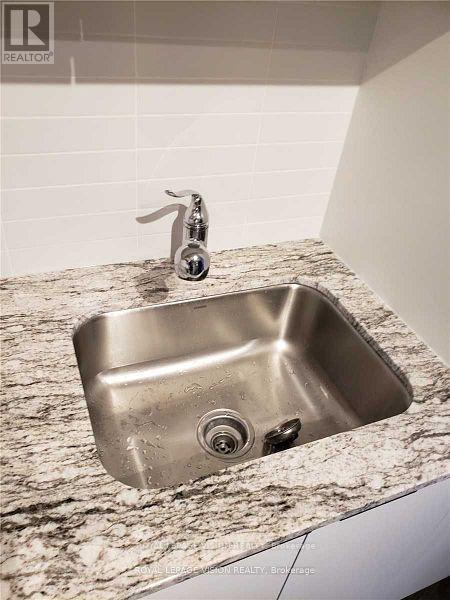 812 - 20 O' Neill Road, Toronto, Ontario  M3C 3M9 - Photo 7 - C12441385