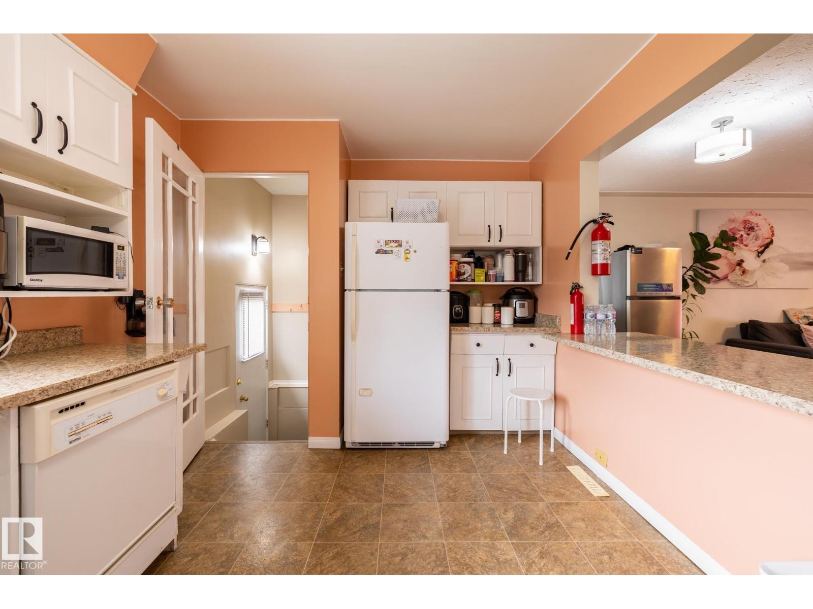 15707 92 Av Nw, Edmonton, Alberta  T5R 5C5 - Photo 10 - E4460621
