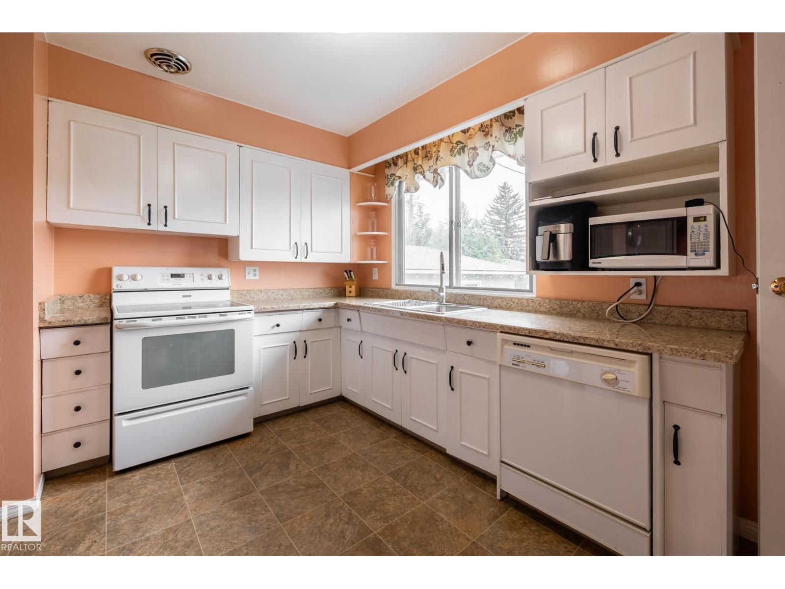 15707 92 Av Nw, Edmonton, Alberta  T5R 5C5 - Photo 11 - E4460621
