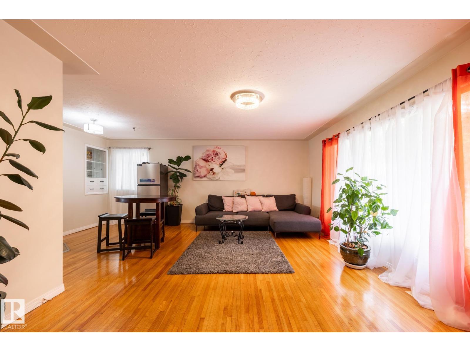 15707 92 Av Nw, Edmonton, Alberta  T5R 5C5 - Photo 4 - E4460621