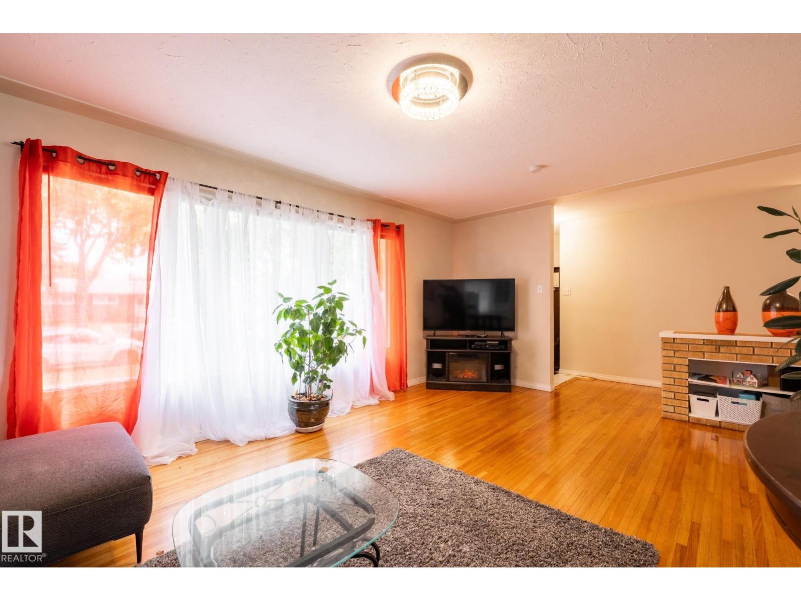 15707 92 Av Nw, Edmonton, Alberta  T5R 5C5 - Photo 5 - E4460621