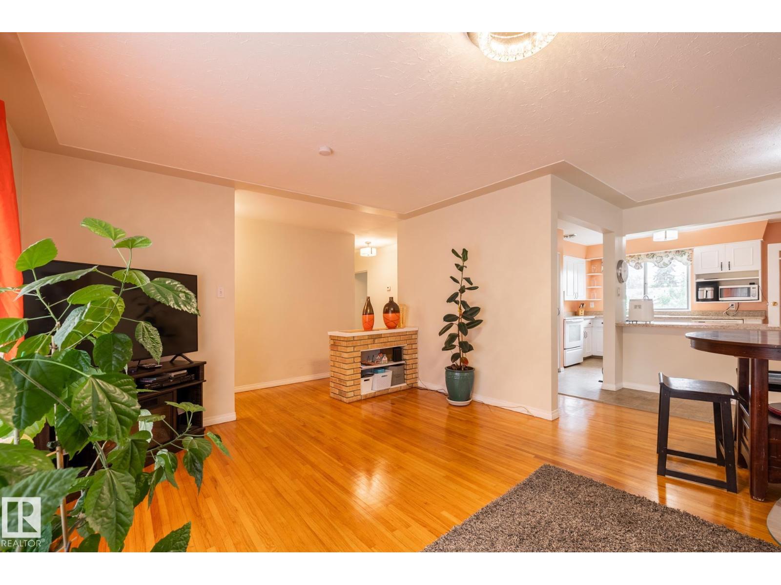 15707 92 Av Nw, Edmonton, Alberta  T5R 5C5 - Photo 6 - E4460621