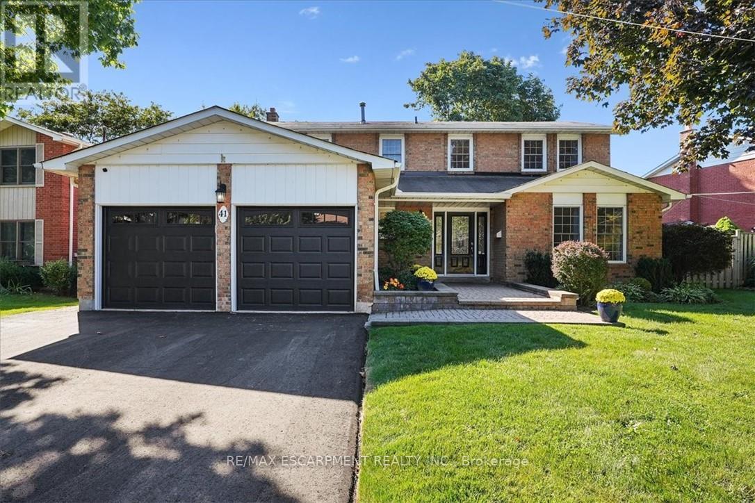 41 Steen Drive, Mississauga (Streetsville), Ontario  L5N 2V3 - Photo 1 - W12442559