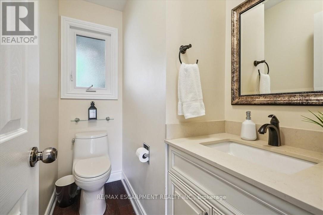 41 Steen Drive, Mississauga (Streetsville), Ontario  L5N 2V3 - Photo 9 - W12442559