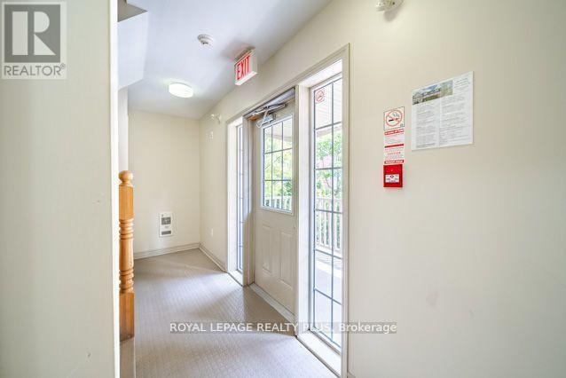 4 - 700 Neighbourhood Circle, Mississauga, Ontario  L5B 0A6 - Photo 5 - W12442562