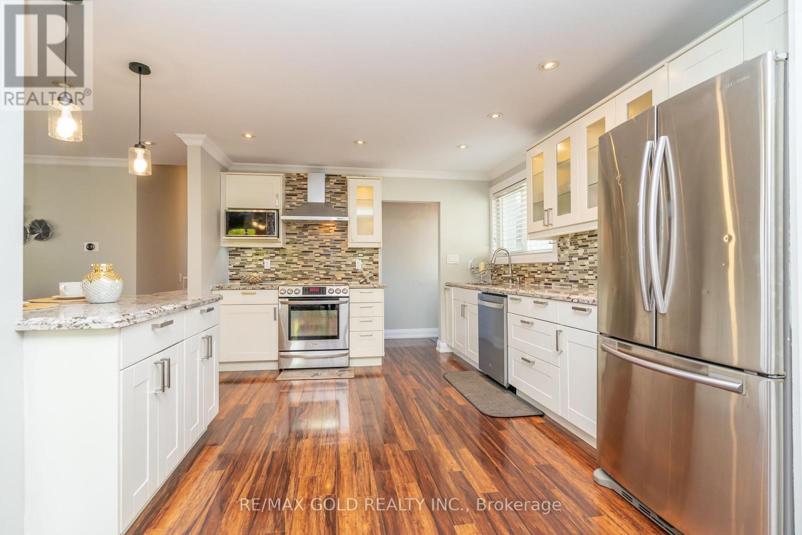 39 Ascot Avenue, Brampton (Avondale), Ontario  L6T 2P3 - Photo 11 - W12442565