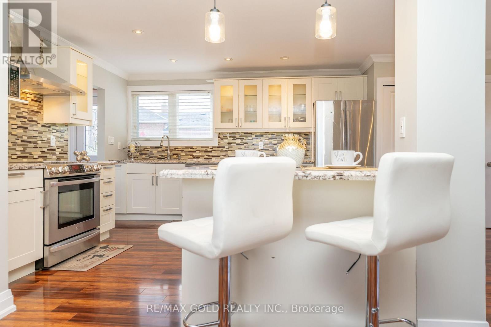 39 Ascot Avenue, Brampton (Avondale), Ontario  L6T 2P3 - Photo 16 - W12442565