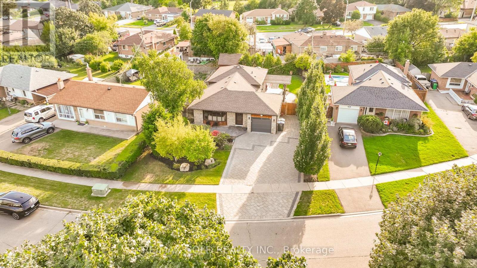 39 Ascot Avenue, Brampton (Avondale), Ontario  L6T 2P3 - Photo 46 - W12442565