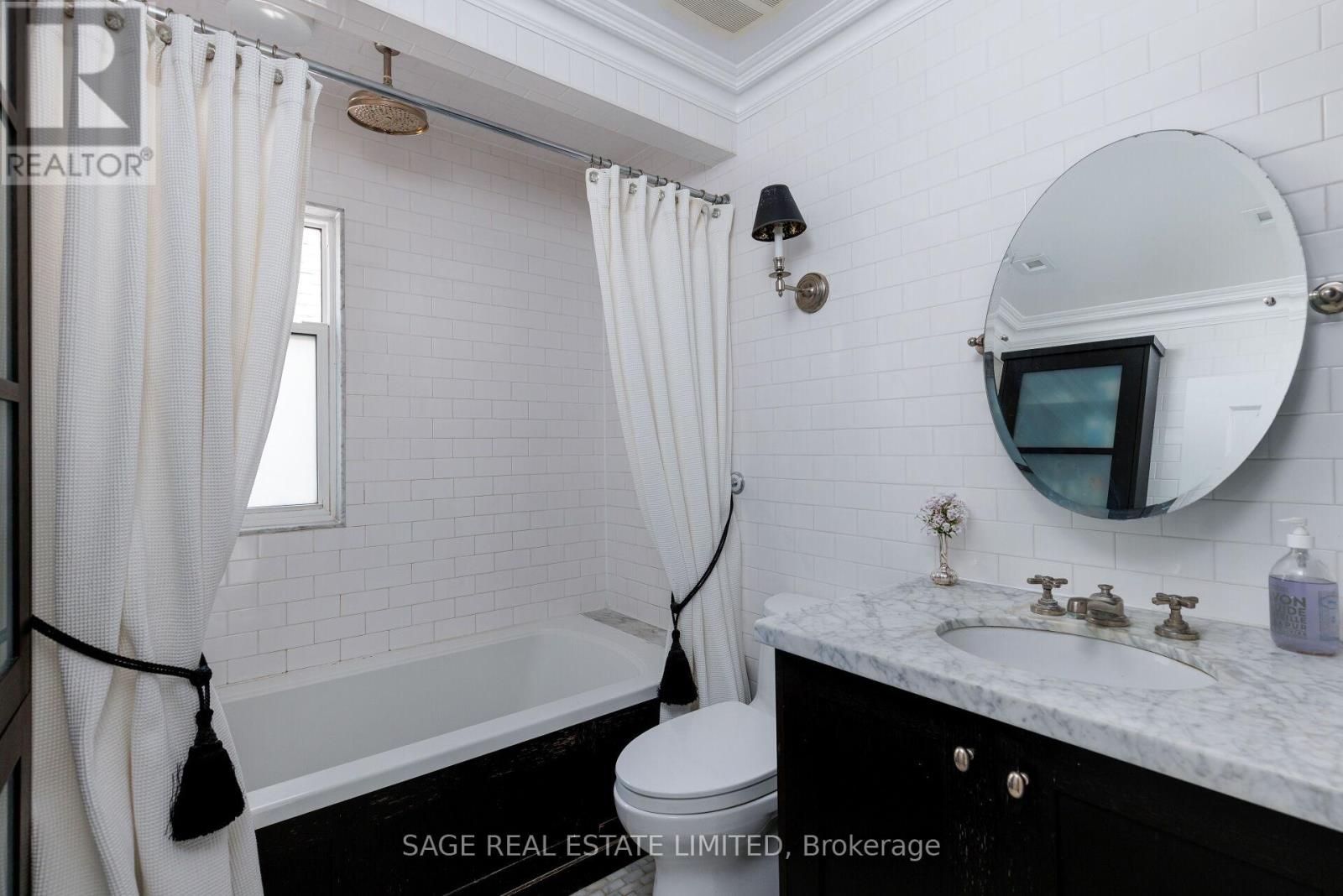 35 Grenview Boulevard N, Toronto (Kingsway South), Ontario  M8X 2J9 - Photo 43 - W12442606