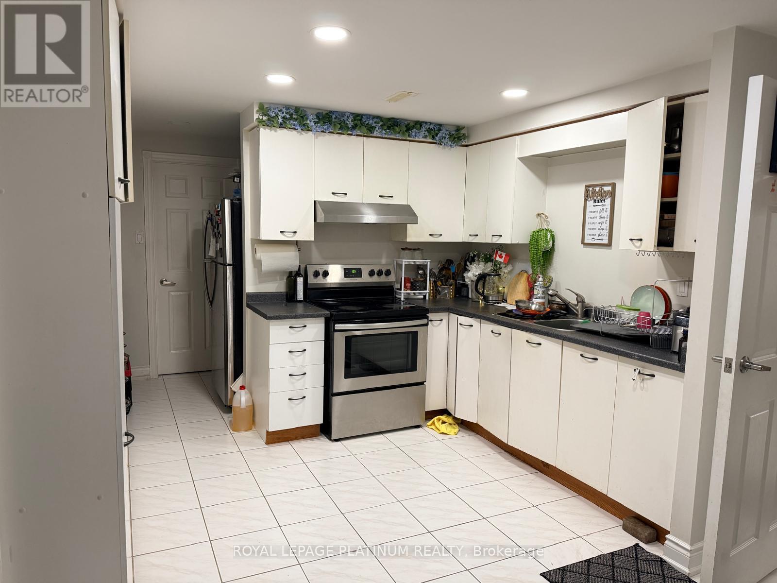 Legal Basement - 1540 Manorbrook Crt., Mississauga, Ontario  L5M 4A8 - Photo 10 - W12442628